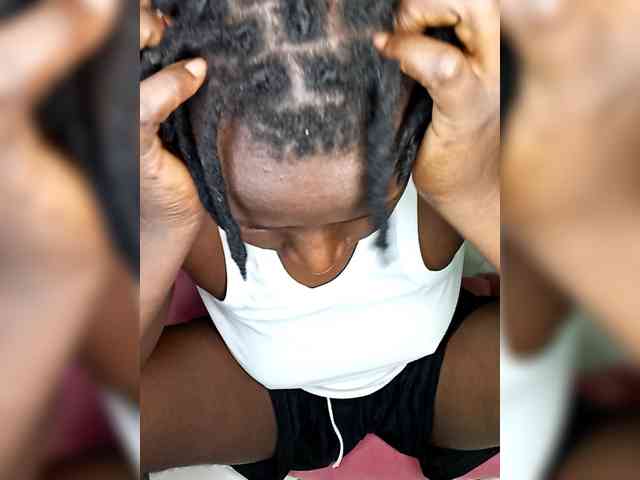 Yourdreamgirl webcam