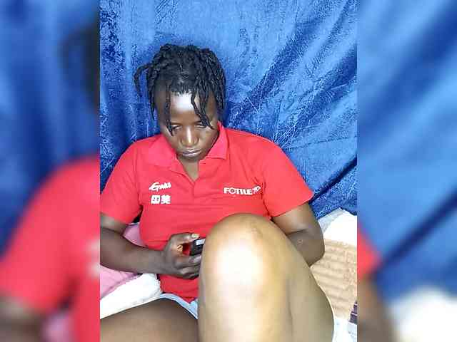 Yourdreamgirl webcam