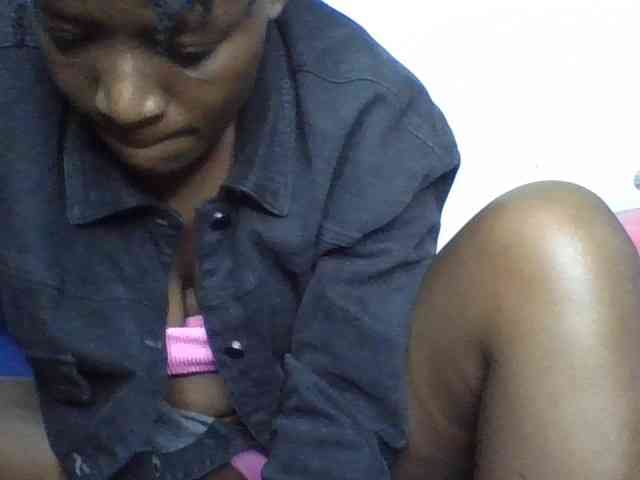 Yourdreamgirl webcam