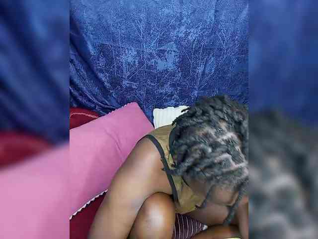 Yourdreamgirl webcam