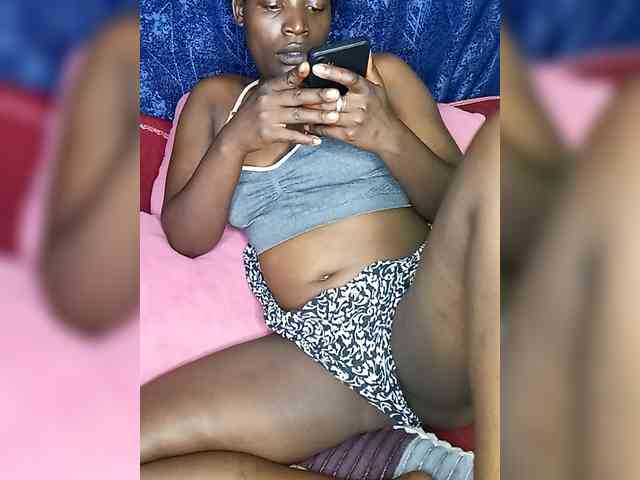 Yourdreamgirl webcam