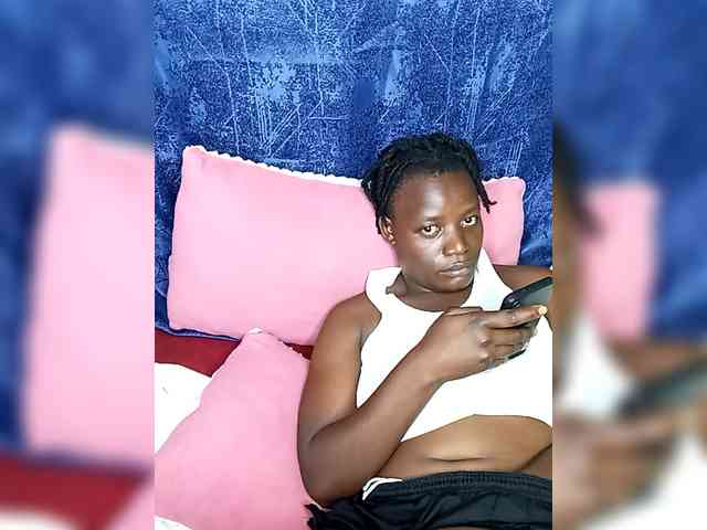 Yourdreamgirl webcam