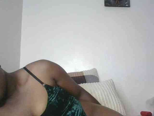 Yourdreamgirl webcam