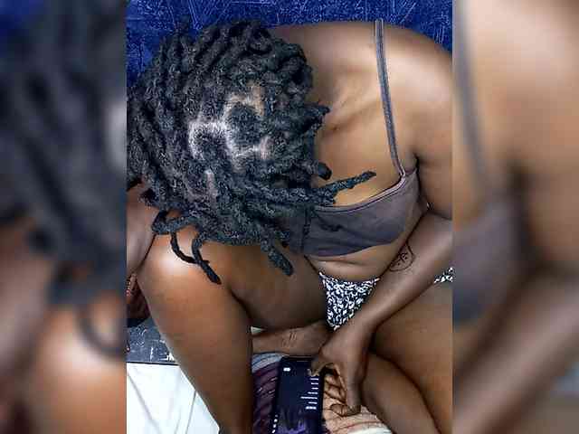 Yourdreamgirl webcam