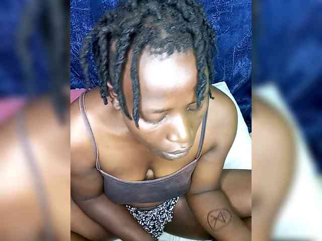 Yourdreamgirl webcam