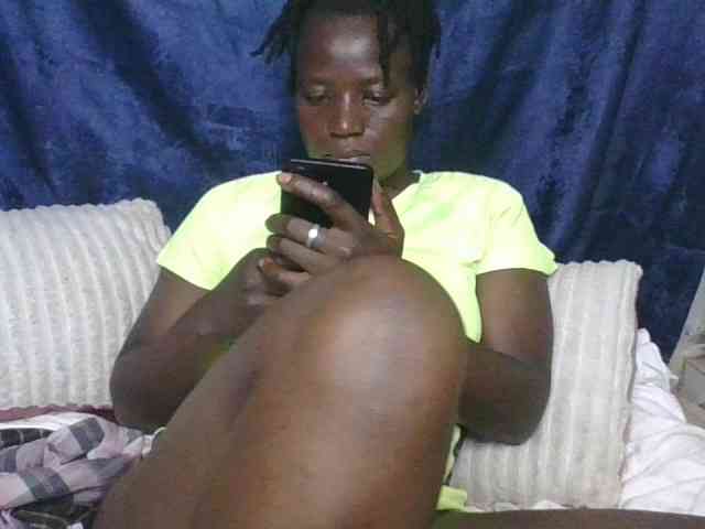 Yourdreamgirl webcam