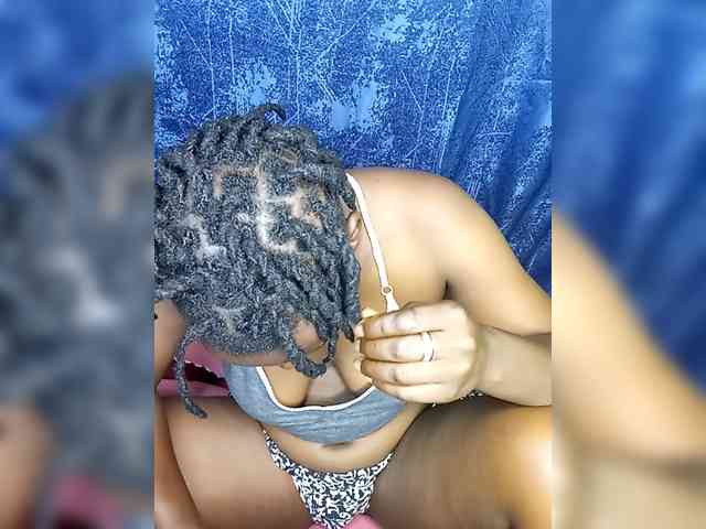 Yourdreamgirl webcam