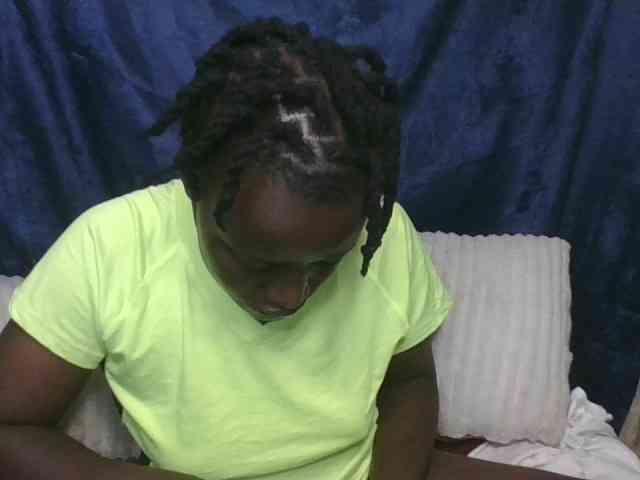 Yourdreamgirl webcam