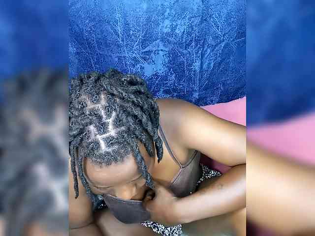 Yourdreamgirl webcam