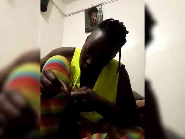 Yourdreamgirl webcam