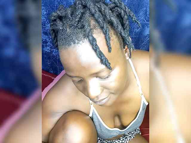 Yourdreamgirl webcam