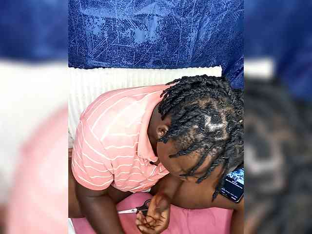 Yourdreamgirl webcam