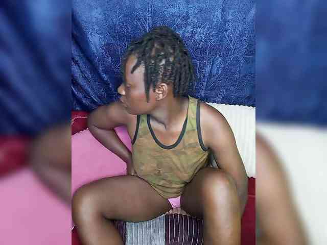 Yourdreamgirl webcam