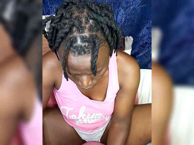 Yourdreamgirl webcam