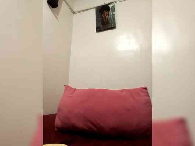 Yourdreamgirl webcam