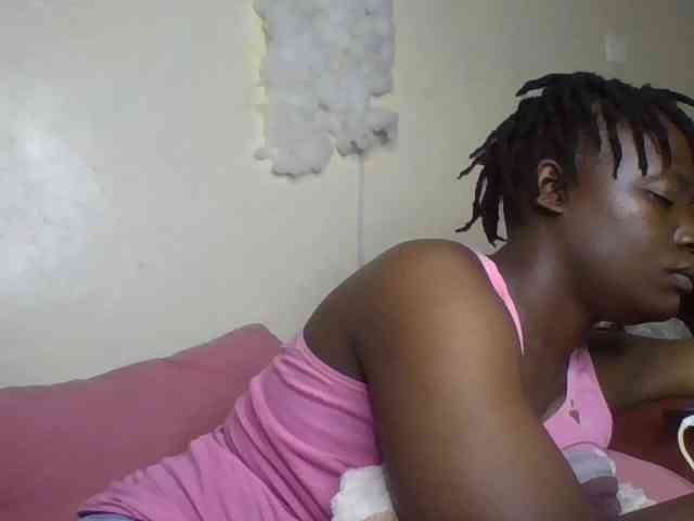 Yourdreamgirl webcam