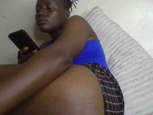 Yourdreamgirl webcam