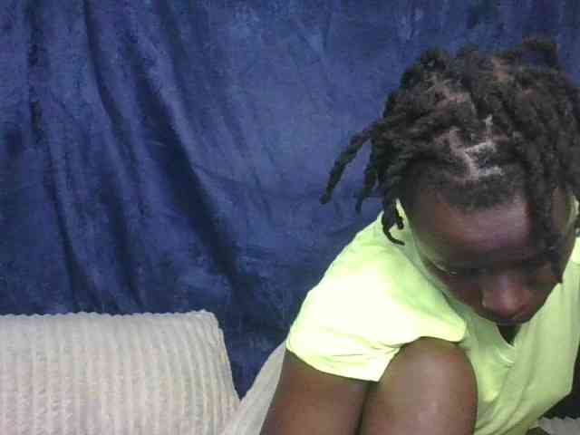 Yourdreamgirl webcam