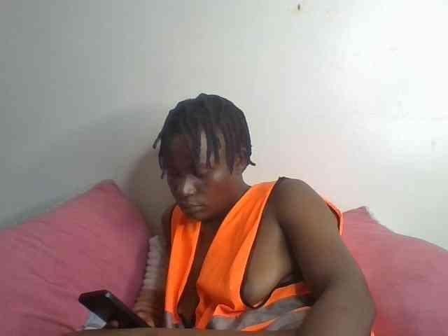 Yourdreamgirl webcam