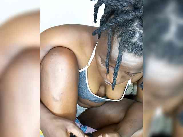 Yourdreamgirl webcam