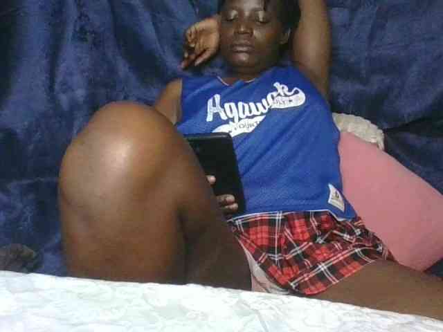 Yourdreamgirl webcam