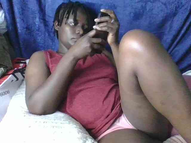 Yourdreamgirl webcam