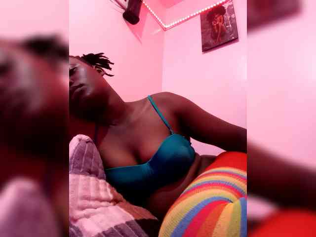 Yourdreamgirl webcam