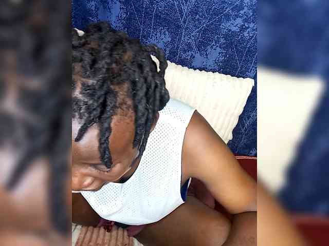 Yourdreamgirl webcam