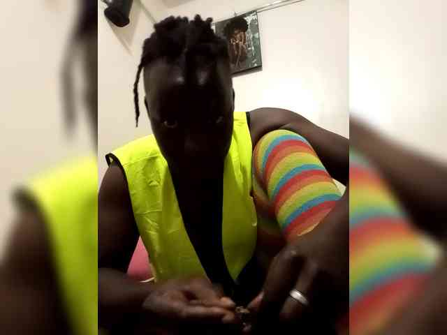 Yourdreamgirl webcam