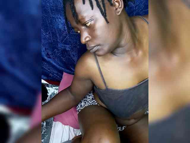 Yourdreamgirl webcam