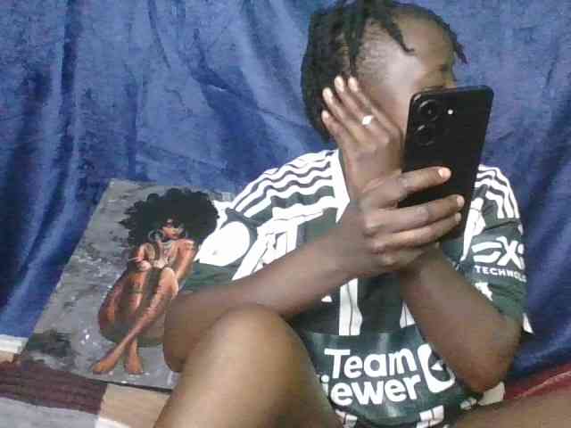 Yourdreamgirl webcam