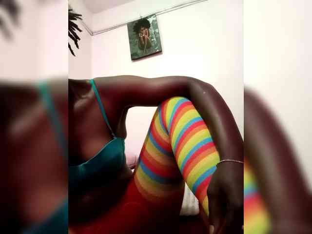 Yourdreamgirl webcam