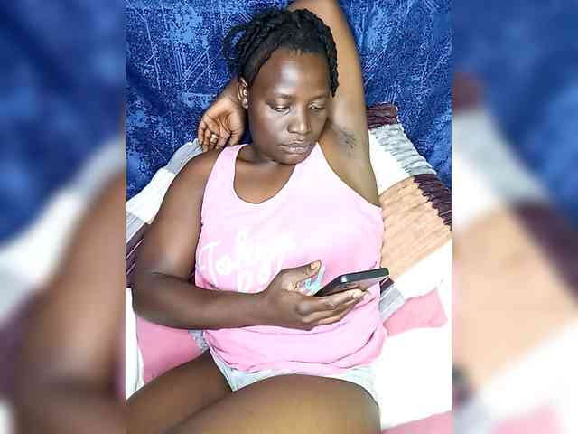 Yourdreamgirl webcam