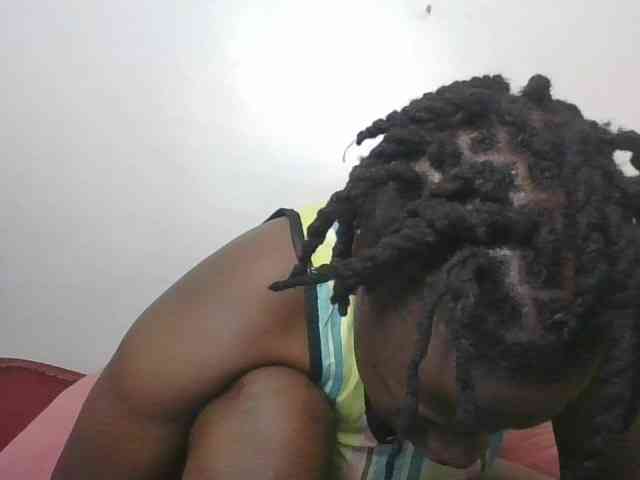 Yourdreamgirl webcam