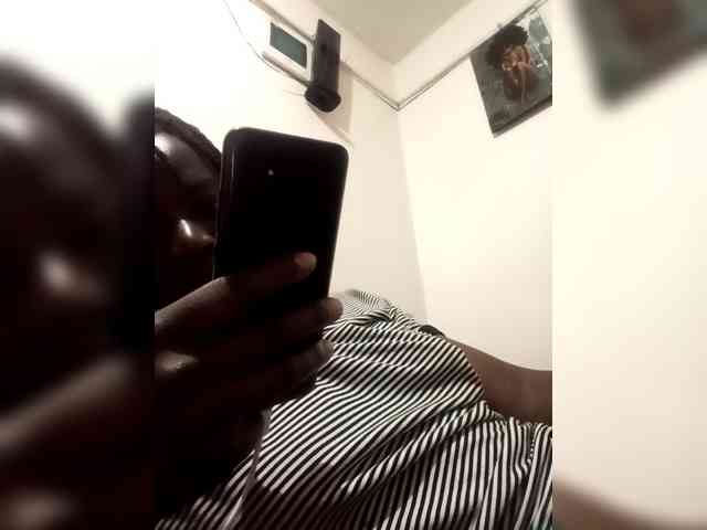 Yourdreamgirl webcam