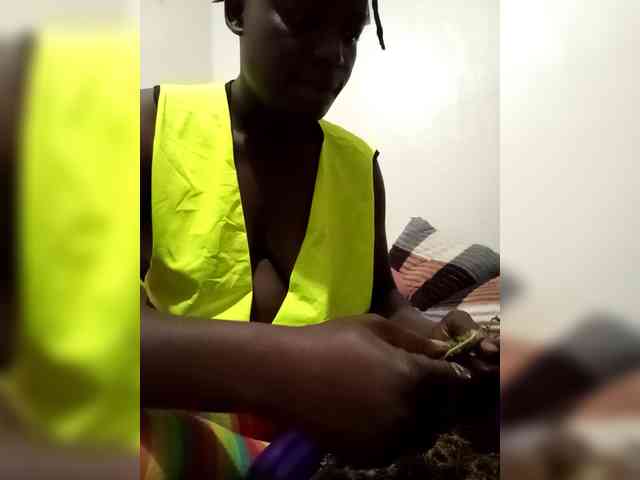 Yourdreamgirl webcam