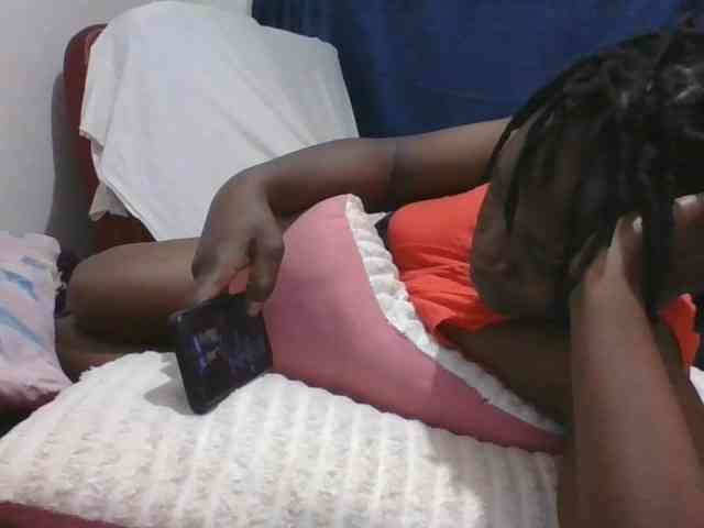 Yourdreamgirl webcam