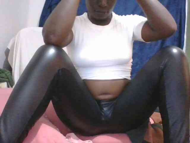 Yourdreamgirl webcam