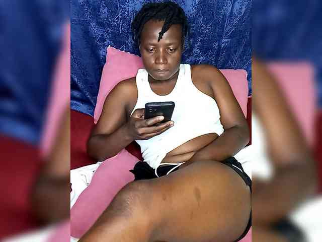 Yourdreamgirl webcam