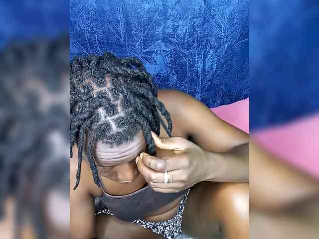 Yourdreamgirl webcam