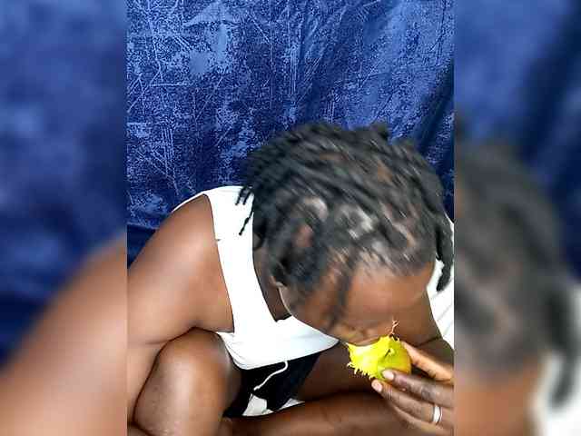 Yourdreamgirl webcam