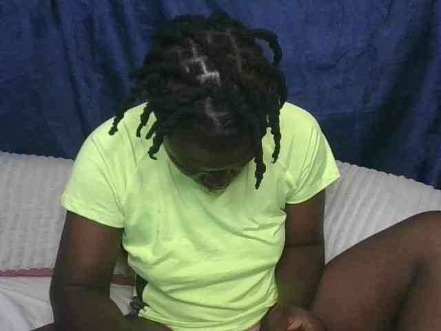 Yourdreamgirl webcam