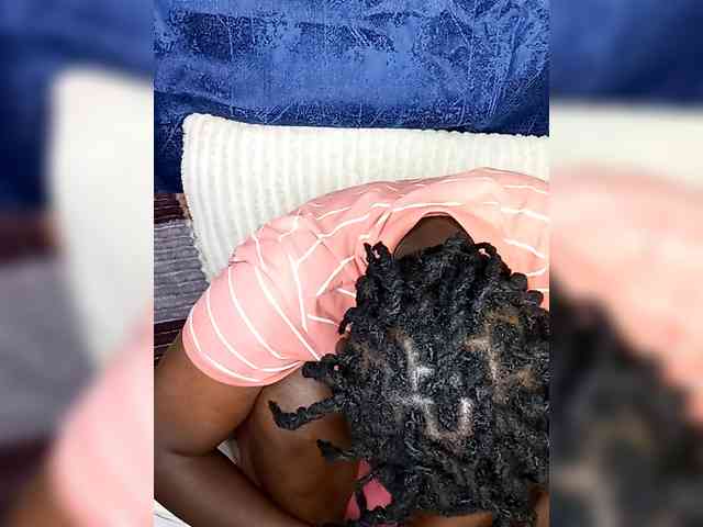 Yourdreamgirl webcam