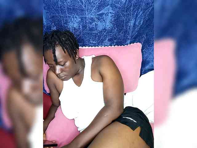 Yourdreamgirl webcam