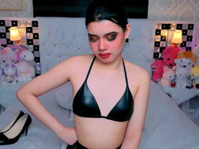 PhoebePresley Live Webcam on BongaCams