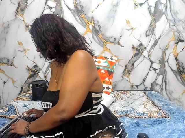 indianerotica69 webcam