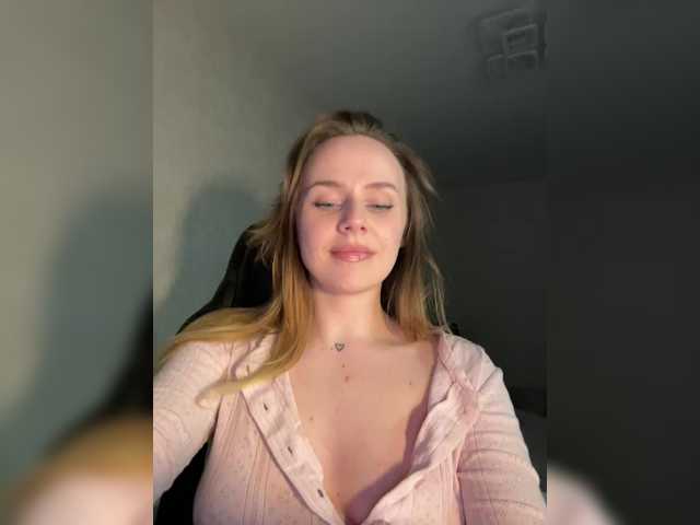 elegantbabe's BongaCams show and profile