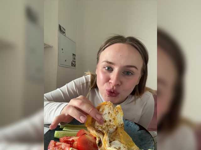 elegantbabe's BongaCams show and profile