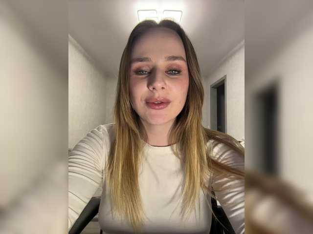 elegantbabe's BongaCams show and profile