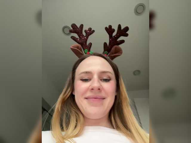 elegantbabe's BongaCams show and profile